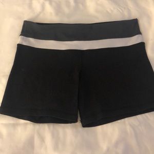 Lululemon groove short - size 6
